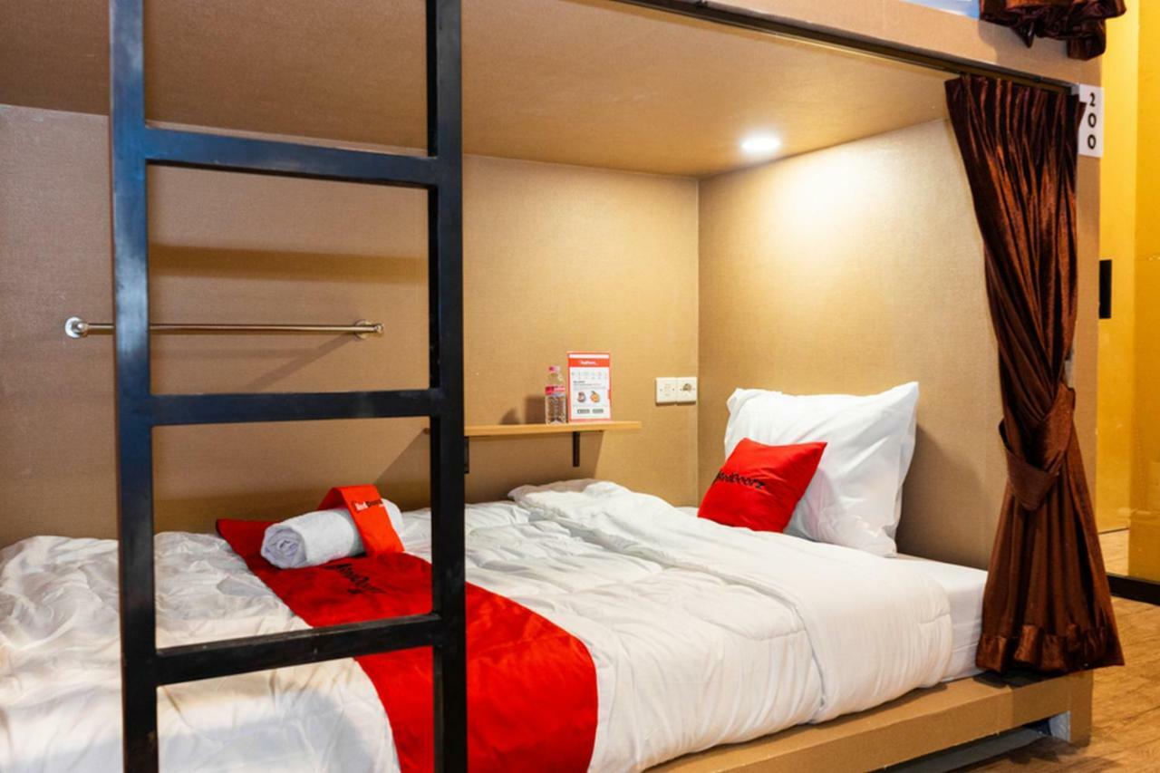 Reddoorz Hostel @ Di Panjaitan Simpang Lima Semarang Dış mekan fotoğraf