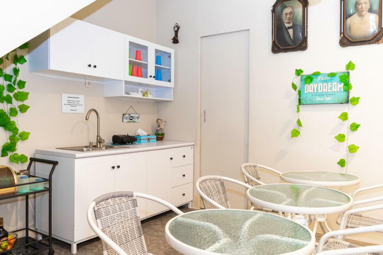 Reddoorz Hostel @ Di Panjaitan Simpang Lima Semarang Dış mekan fotoğraf
