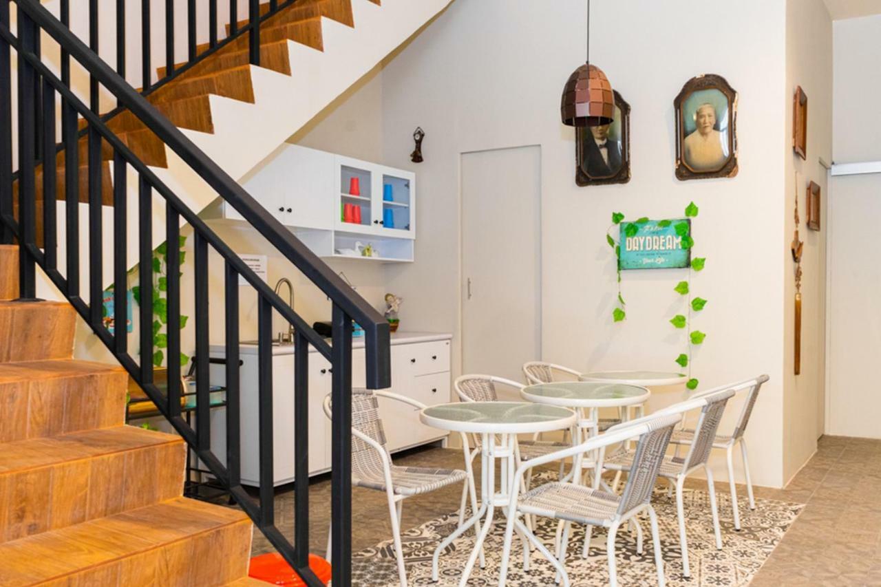 Reddoorz Hostel @ Di Panjaitan Simpang Lima Semarang Dış mekan fotoğraf