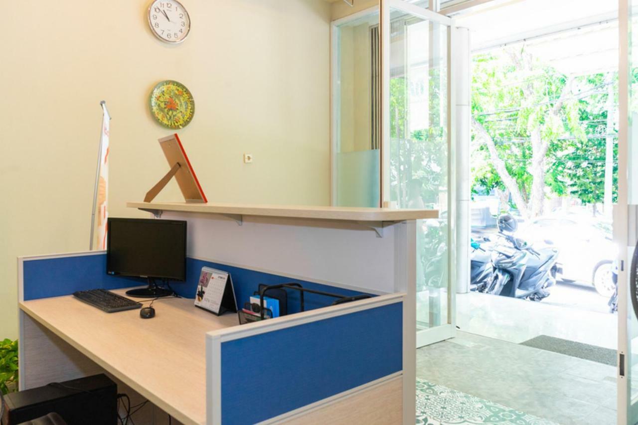 Reddoorz Hostel @ Di Panjaitan Simpang Lima Semarang Dış mekan fotoğraf