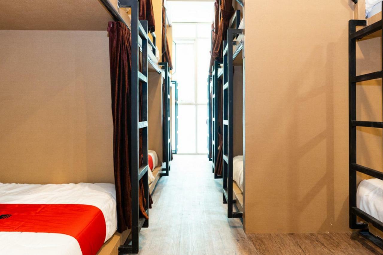 Reddoorz Hostel @ Di Panjaitan Simpang Lima Semarang Dış mekan fotoğraf