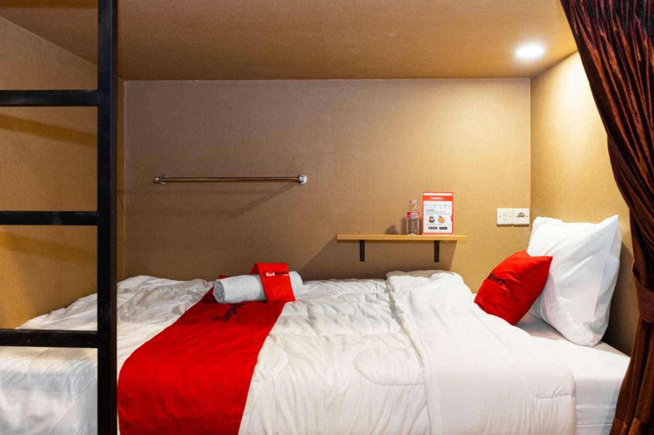 Reddoorz Hostel @ Di Panjaitan Simpang Lima Semarang Dış mekan fotoğraf