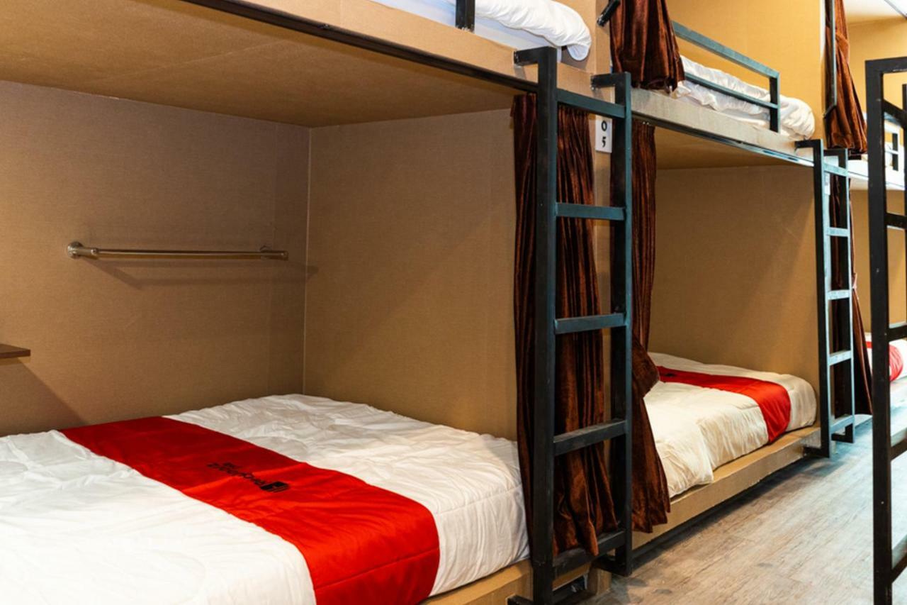 Reddoorz Hostel @ Di Panjaitan Simpang Lima Semarang Dış mekan fotoğraf